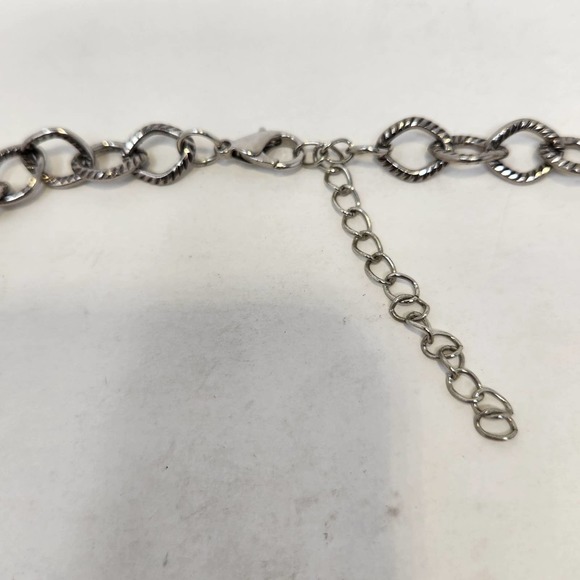 Hammered Medallion Rhinestone Silver Tone Chain Necklace Statement Jewelry - Picture 4 of 6